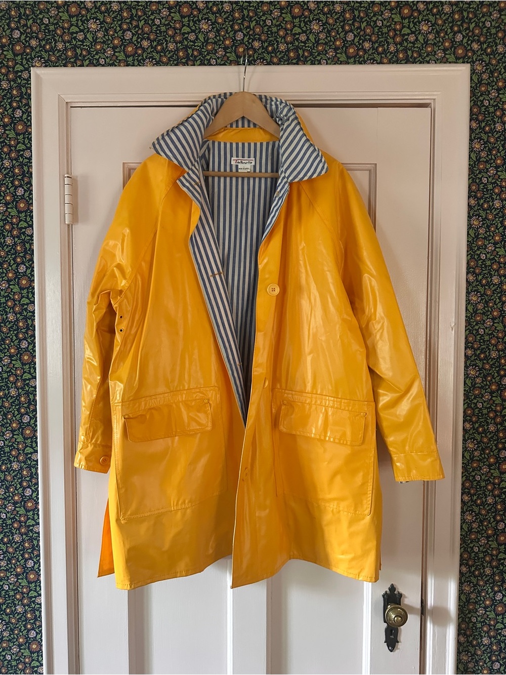 VINTAGE Yellow PVC rain jacket - Picture 3 of 4